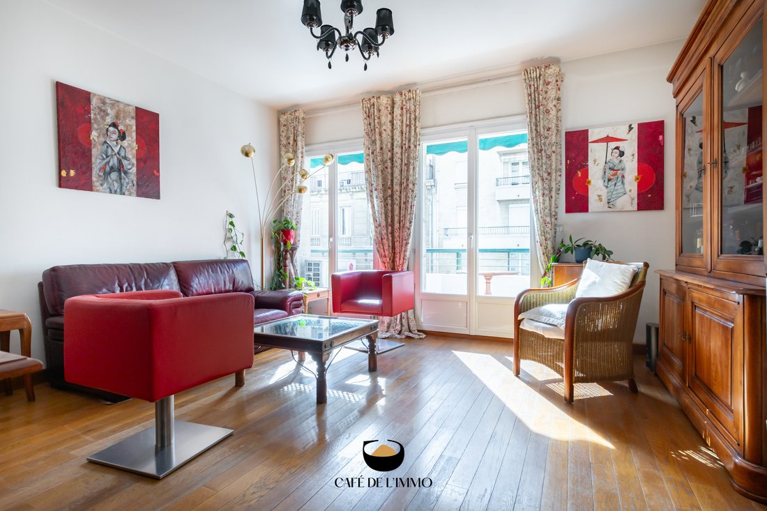 Apartment in Castellane, 6e Arrondissement, Marseille 2 - 19032673