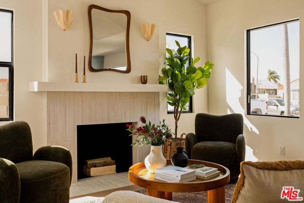House in Inglewood, California, United States 4 - 19027009