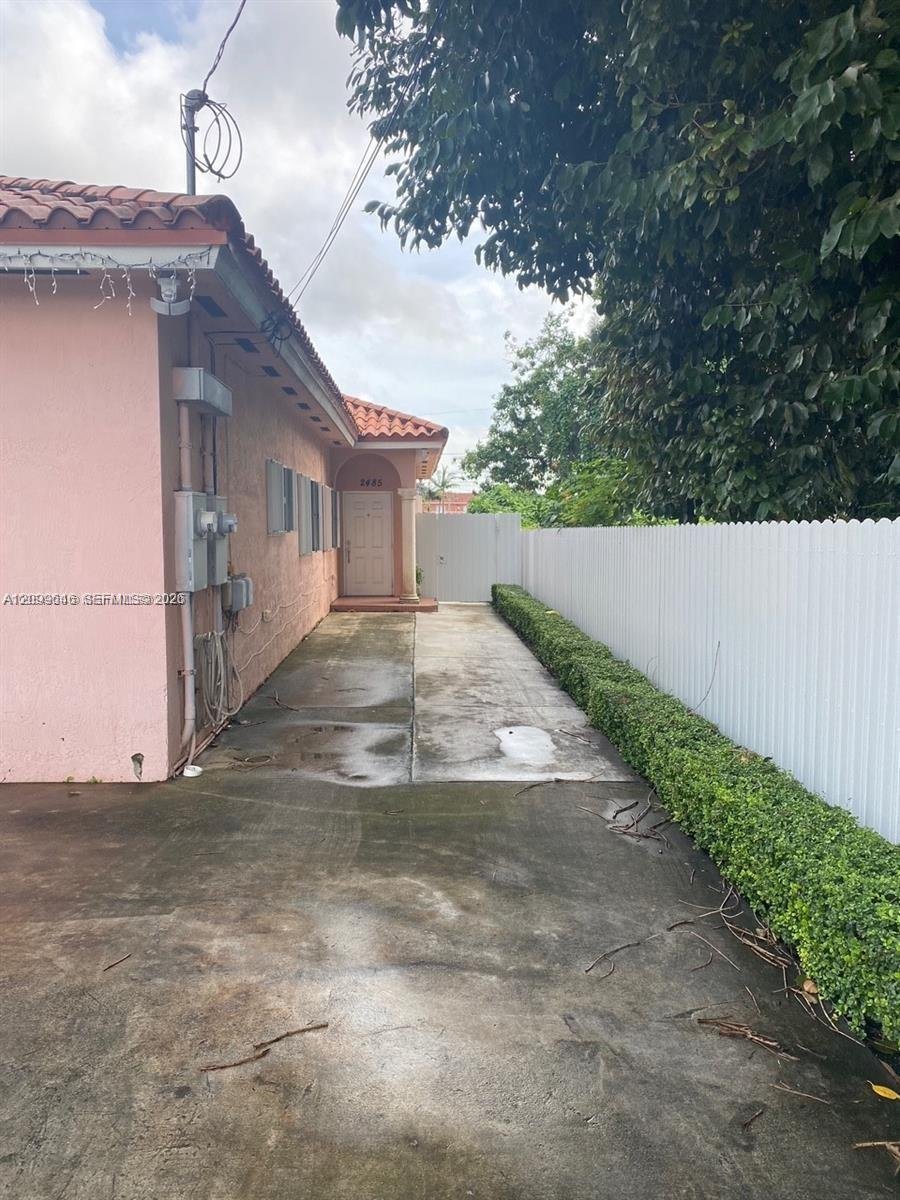 Hialeah, Florida, United States 2 - 19025313