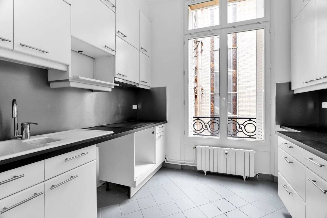 Apartment in Saint Philippe du Roule, Paris 8e Arrondissement, Paris 4 - 17267714