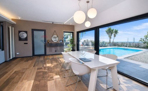 Villa in Santa Teresa di Riva, Sizilien, Italien 1
