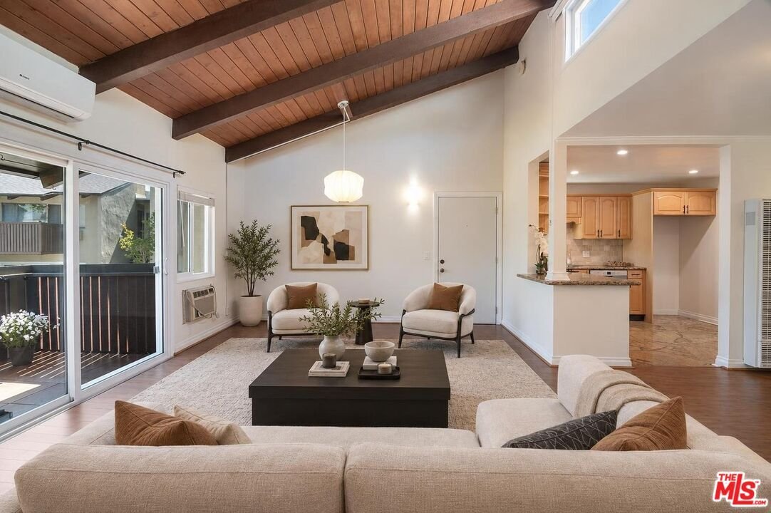 Condo in Los Angeles, California, United States 1 - 19024922
