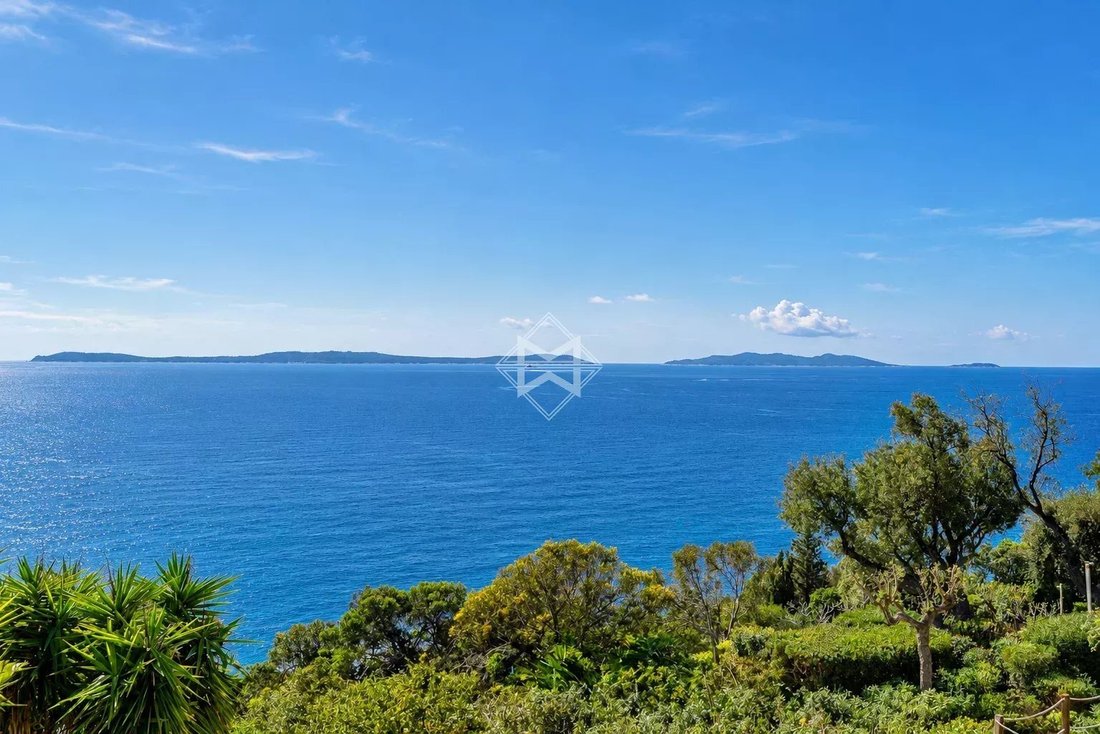 Villa in French Riviera, Provence-Alpes-Côte d'Azur, France 1 - 17408581