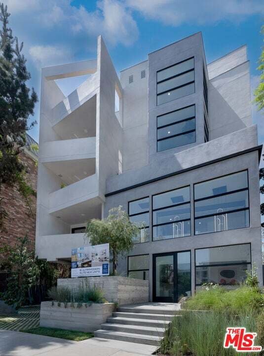 Condo in Los Angeles, California, United States 1 - 19023211