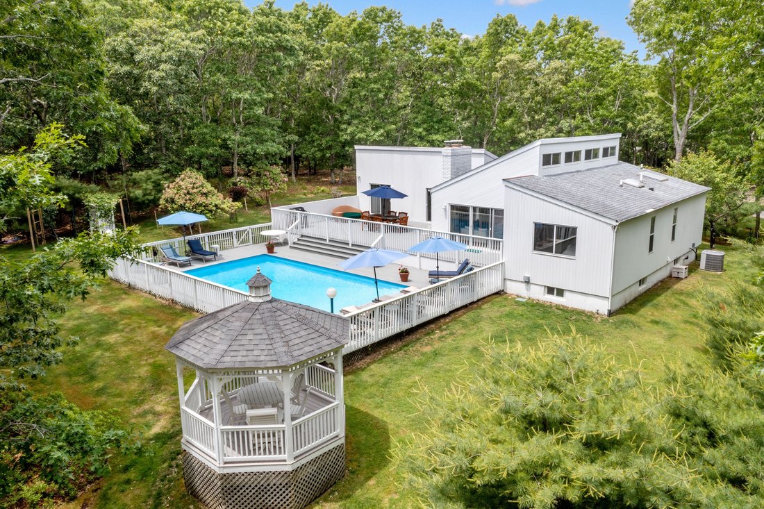 East Hampton, New York, United States 1 - 19034286