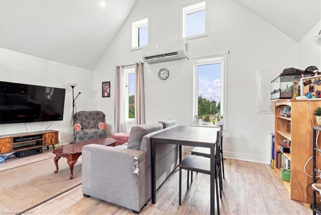 House in Waterloo, Ontario, Canada 2 - 19032751