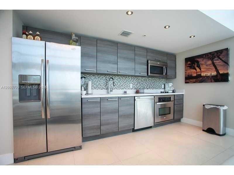 Condo in Miami Beach, Florida, United States 3 - 19025013