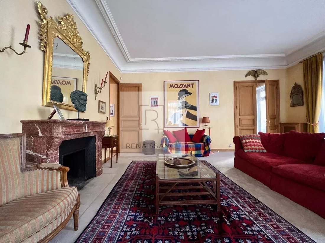 Appartamento a Triangle d'Or, Paris 8e Arrondissement, Parigi 1 - 19029353