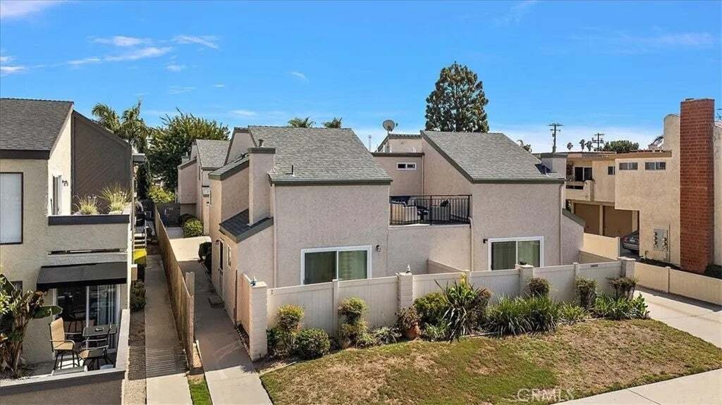 Huntington Beach, California, United States 4 - 19024437