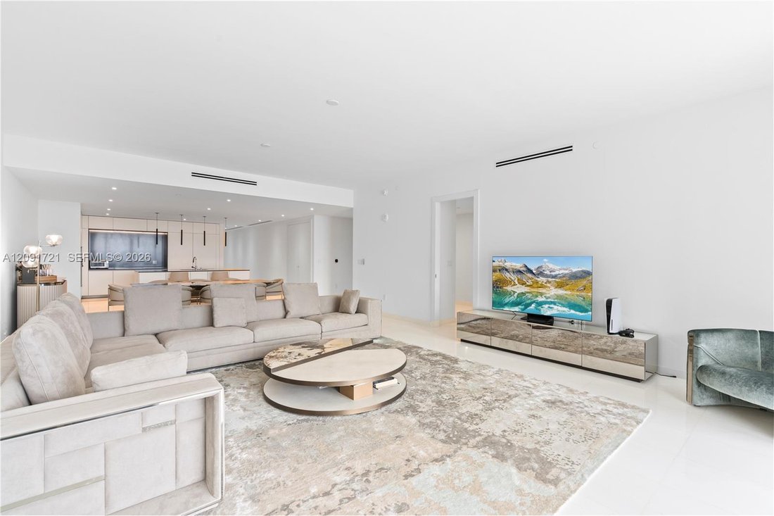 Condo in Miami, Florida, United States 3 - 19024960