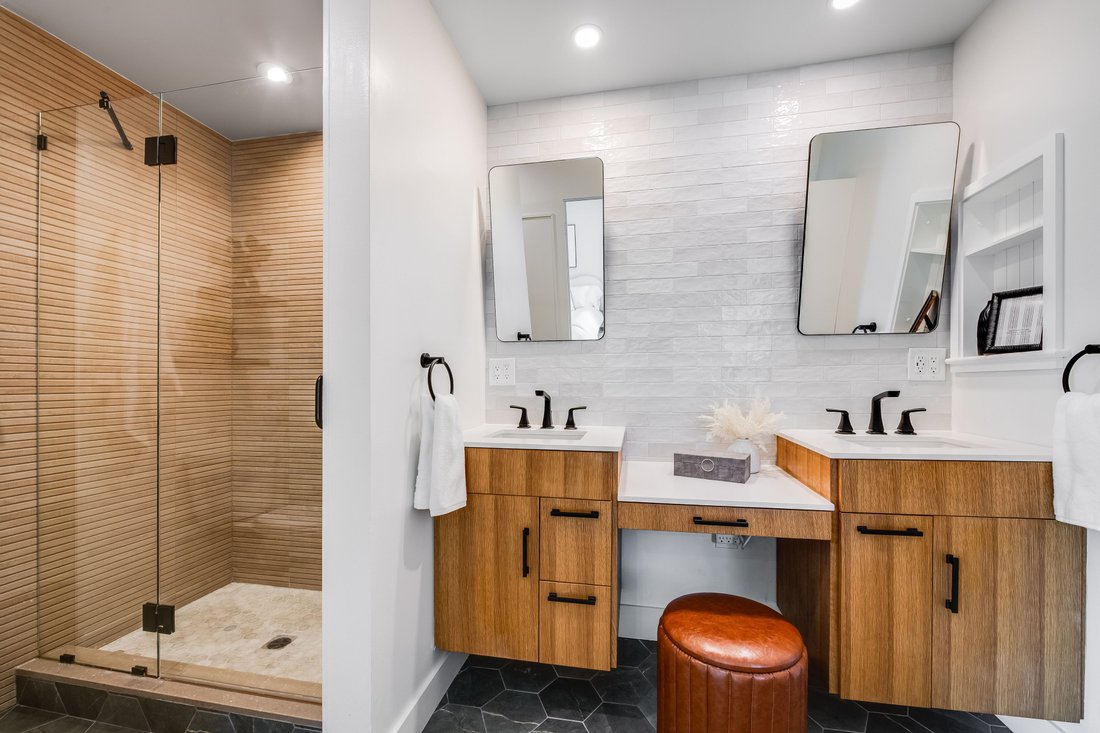 Condo in Burbank, California, United States 4 - 19026592