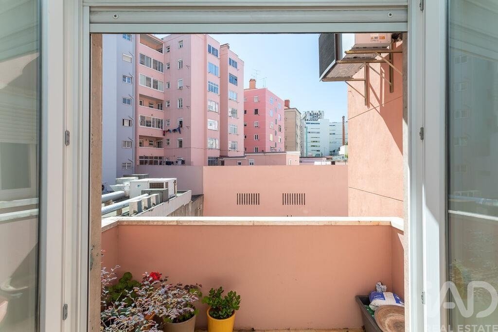 Apartment in Areeiro, Lisbon, Portugal 3 - 19028383