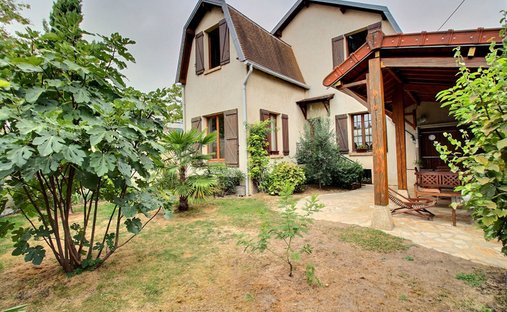 Villa in Plateau-Grèves-Europe-Gare du Stade-Fossés Jean, Colombes, France 1