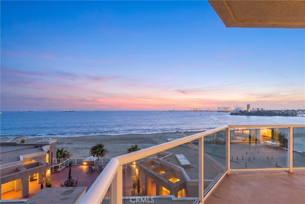 Condo in Signal Hill, California, United States 1 - 19024881