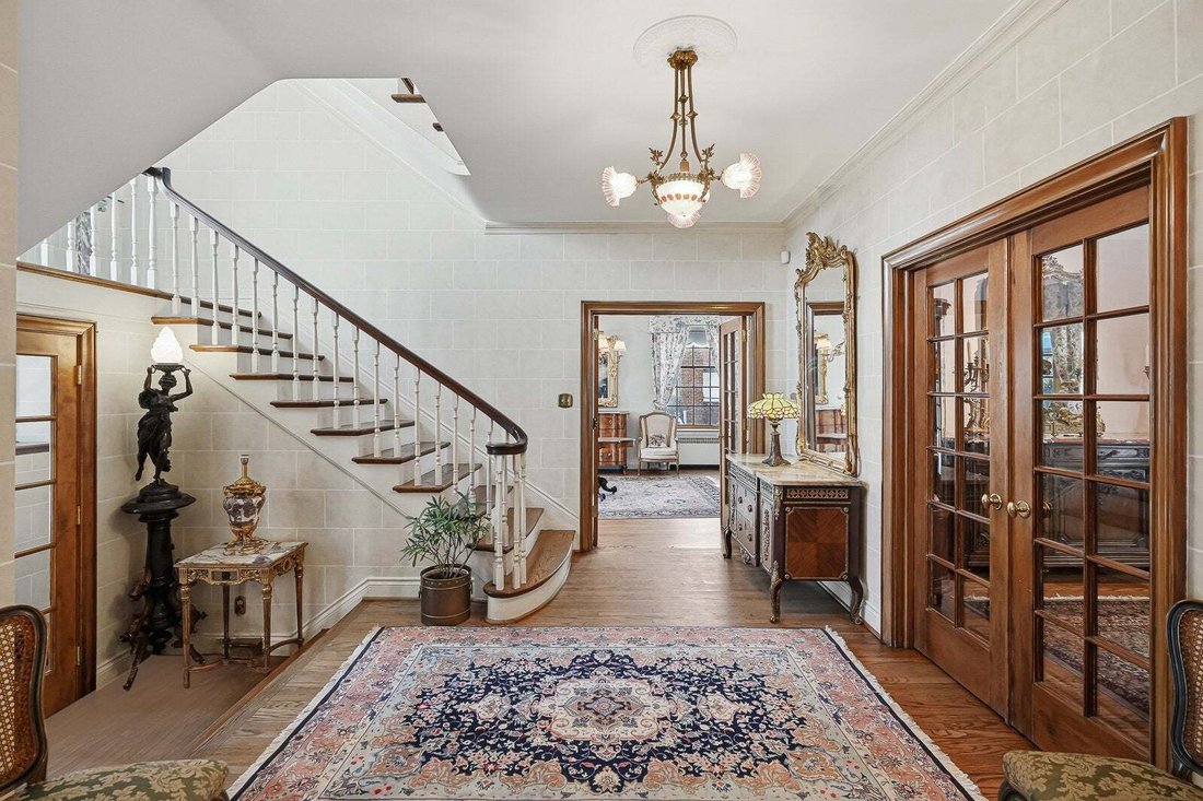 House in Westmount, Quebec, Canada 3 - 19025246