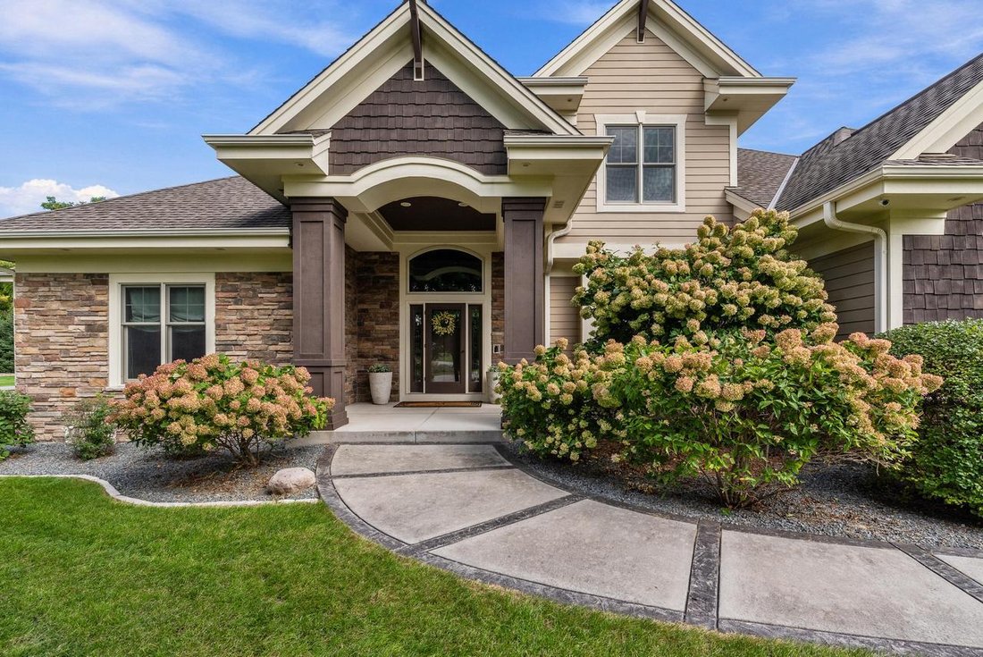 House in Thiensville, Wisconsin, United States 3 - 19023077