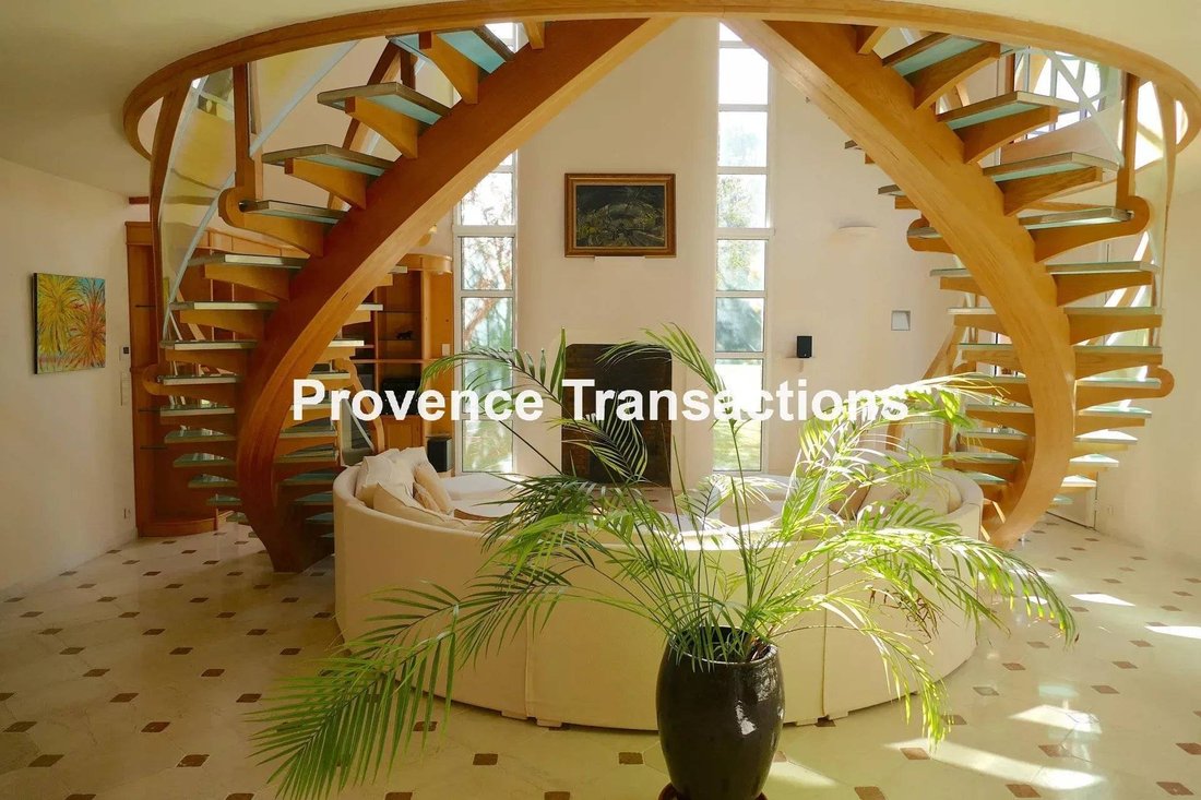 Estate in Beaumes-de-Venise, Provence-Alpes-Côte d'Azur, France 5 - 19027933