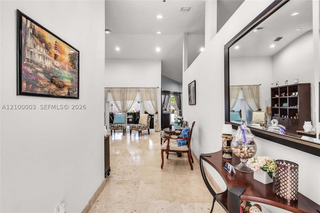 House in Hialeah, Florida, United States 4 - 19030816