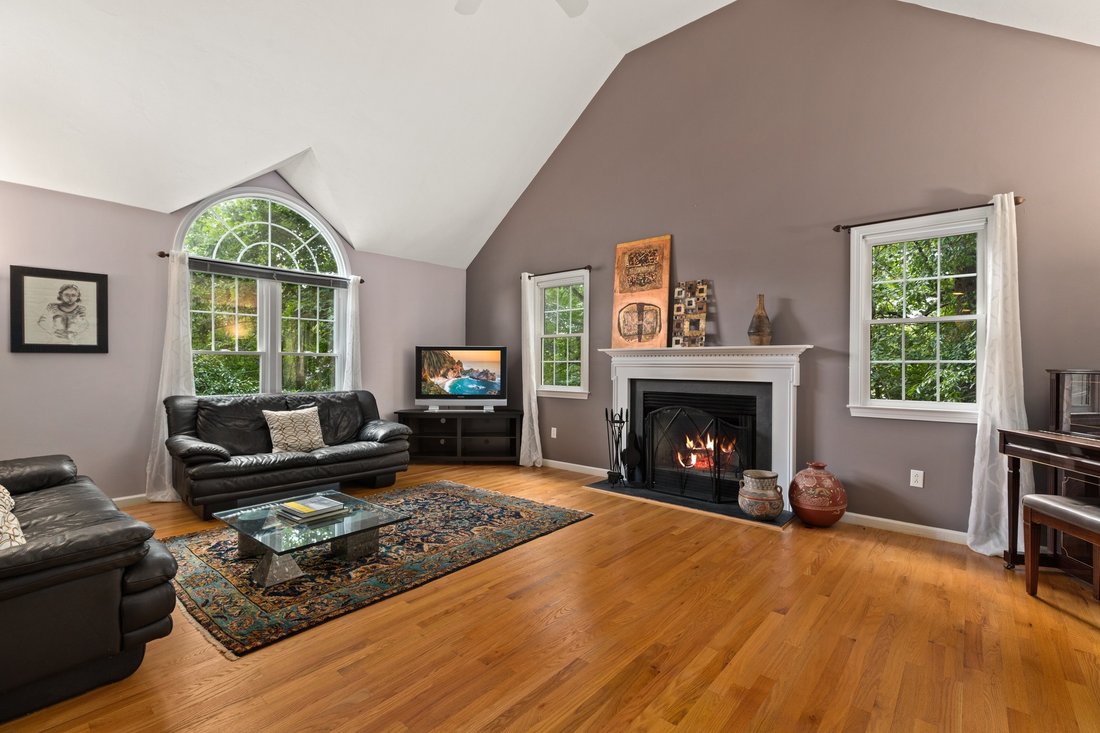 House in Stoughton, Massachusetts, United States 3 - 19021535