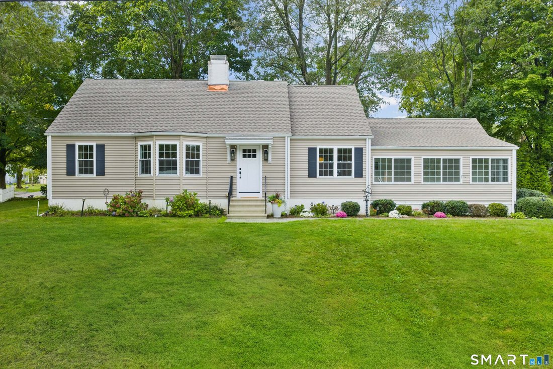 House in Trumbull, Connecticut, United States 2 - 19022812