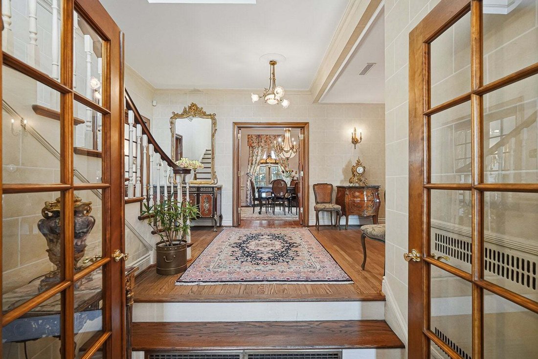 House in Westmount, Quebec, Canada 2 - 19025246