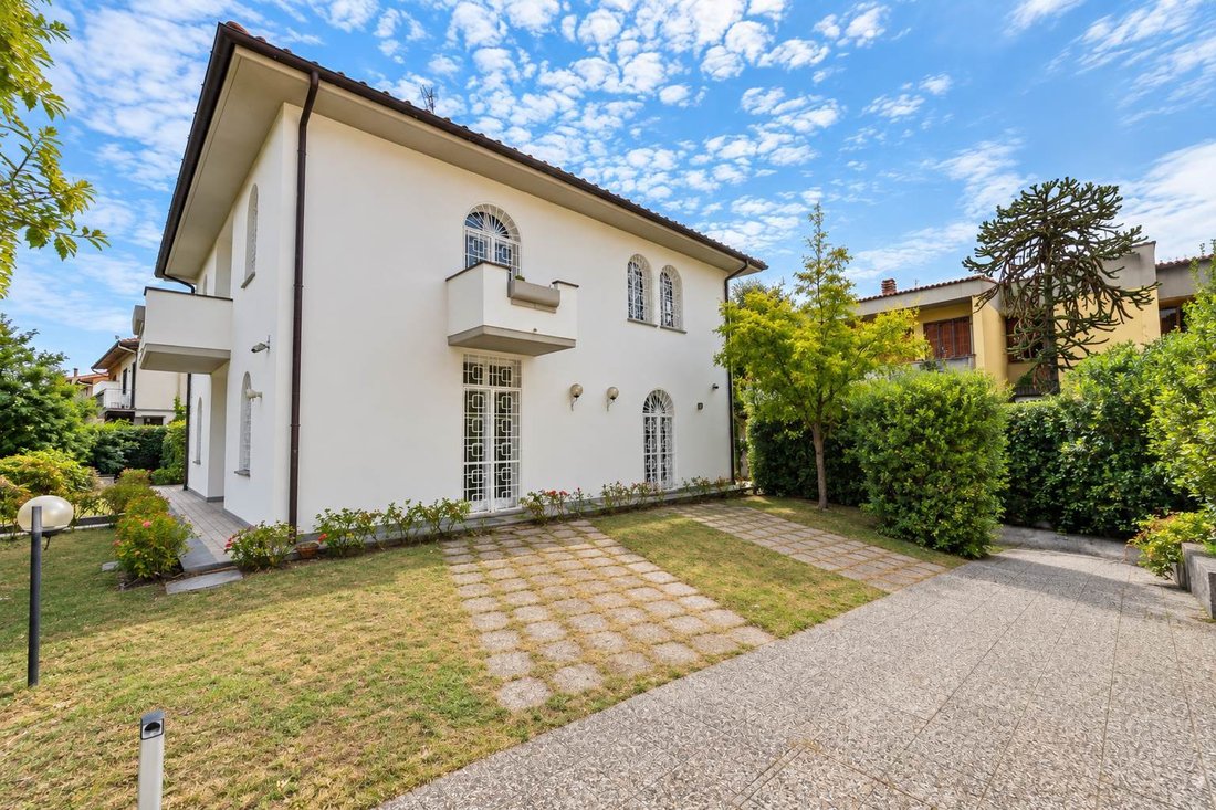 Villa in Capalle-La Villa-Esselunga, Campi Bisenzio, Tuscany 1 - 19025108