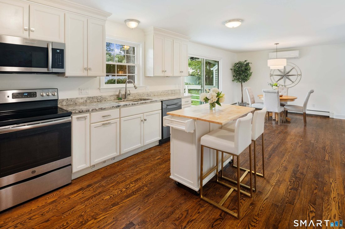 House in Trumbull, Connecticut, United States 5 - 19022812