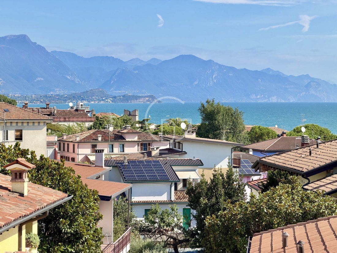 Penthouse in Desenzano Centro, Desenzano del Garda, Lombardy 1 - 19025541