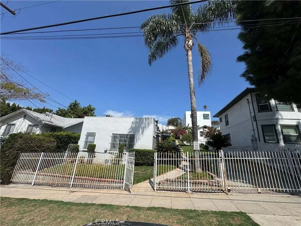 Los Angeles, California, United States 3 - 19029426