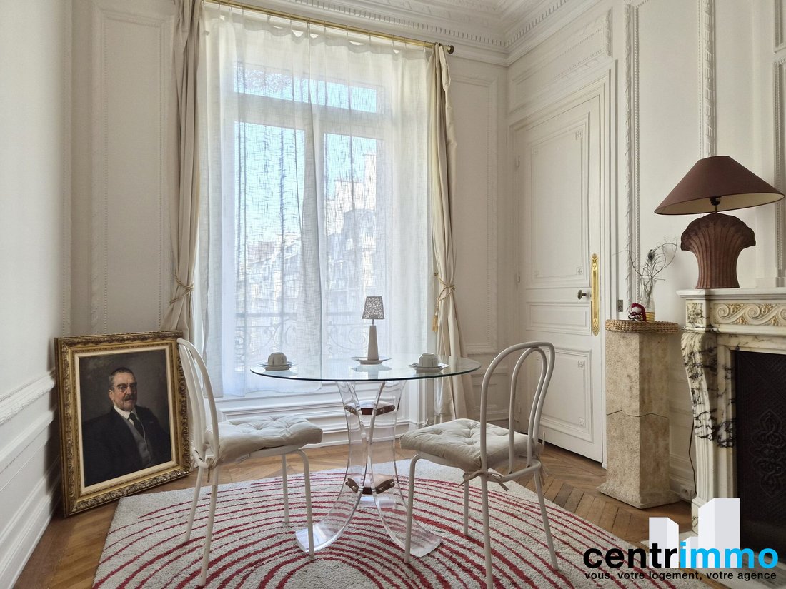 Apartment in Elysées-Madeleine, Paris 8e Arrondissement, Paris 3 - 19026757