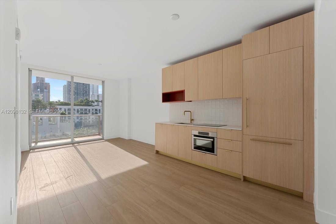 Condo in Miami, Florida, United States 5 - 19025072