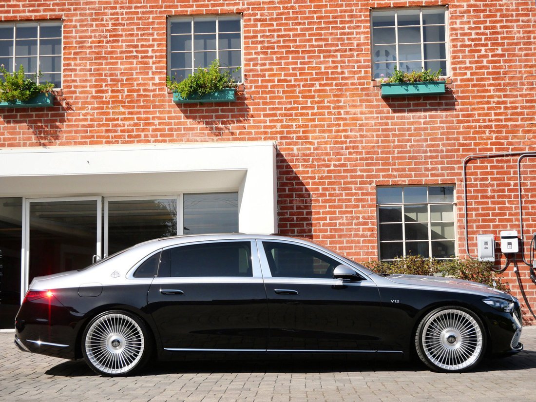 Sedan in Beverly Hills, CA, United States 4 - 19027869