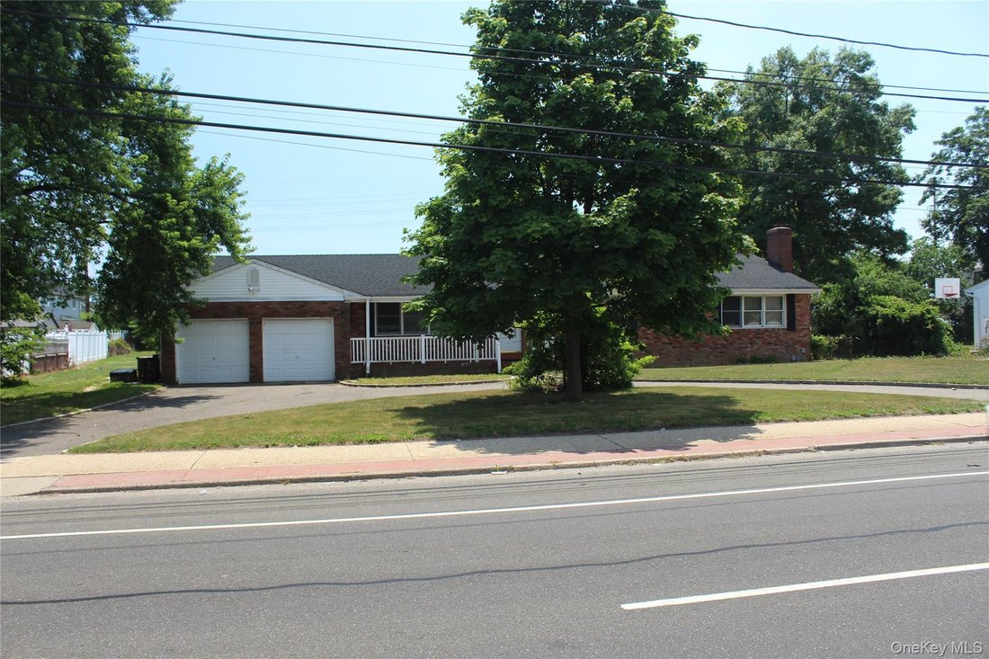 House in West Babylon, New York, United States 3 - 19020610