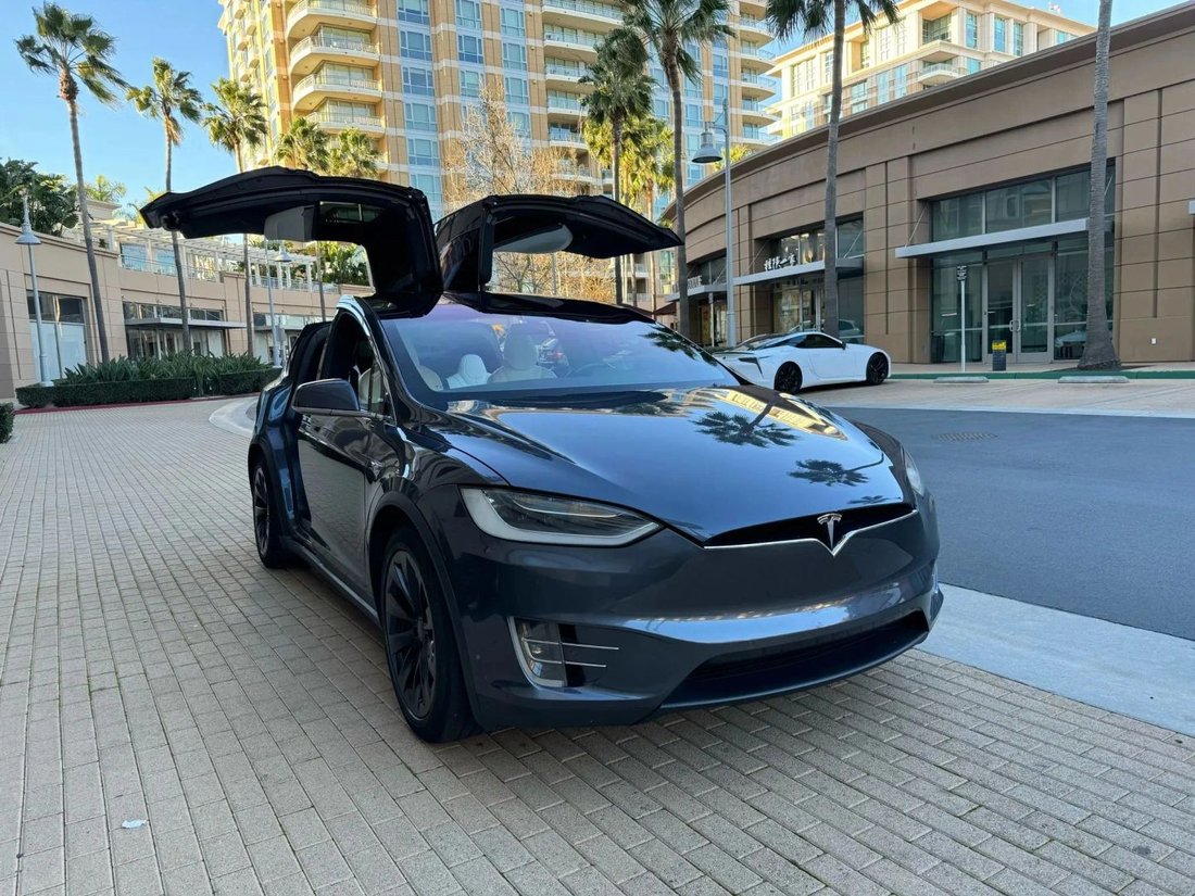 Suv in Riverside, CA, United States 3 - 19029673