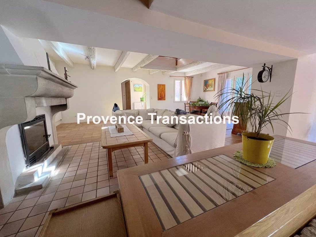 Estate in Beaumes-de-Venise, Provence-Alpes-Côte d'Azur, France 4 - 19027933