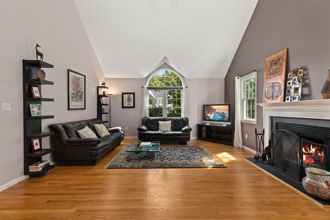 House in Stoughton, Massachusetts, United States 4 - 19021535