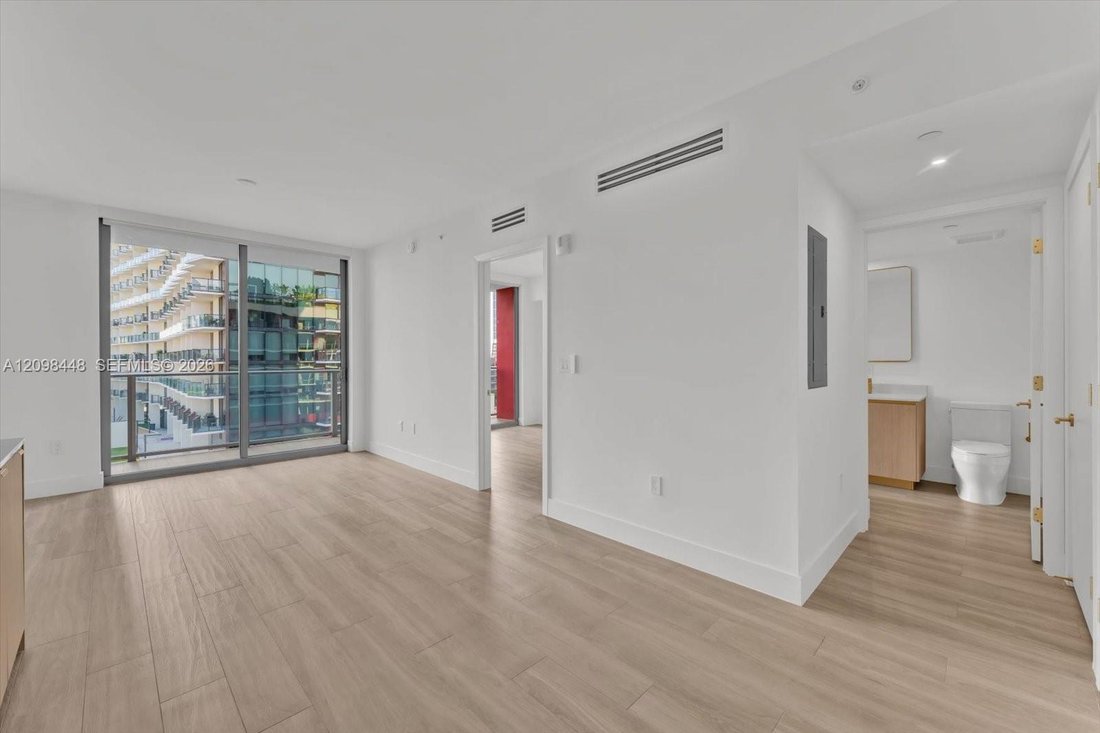 Condo in Miami, Florida, United States 5 - 19025075