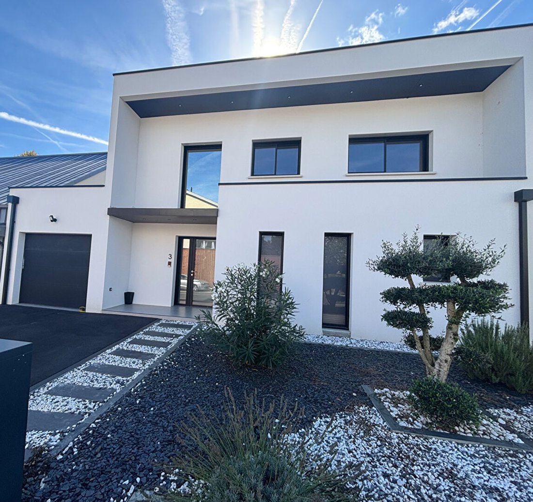 Villa in Juigne, Montreuil-Juigne, France 1 - 19030238