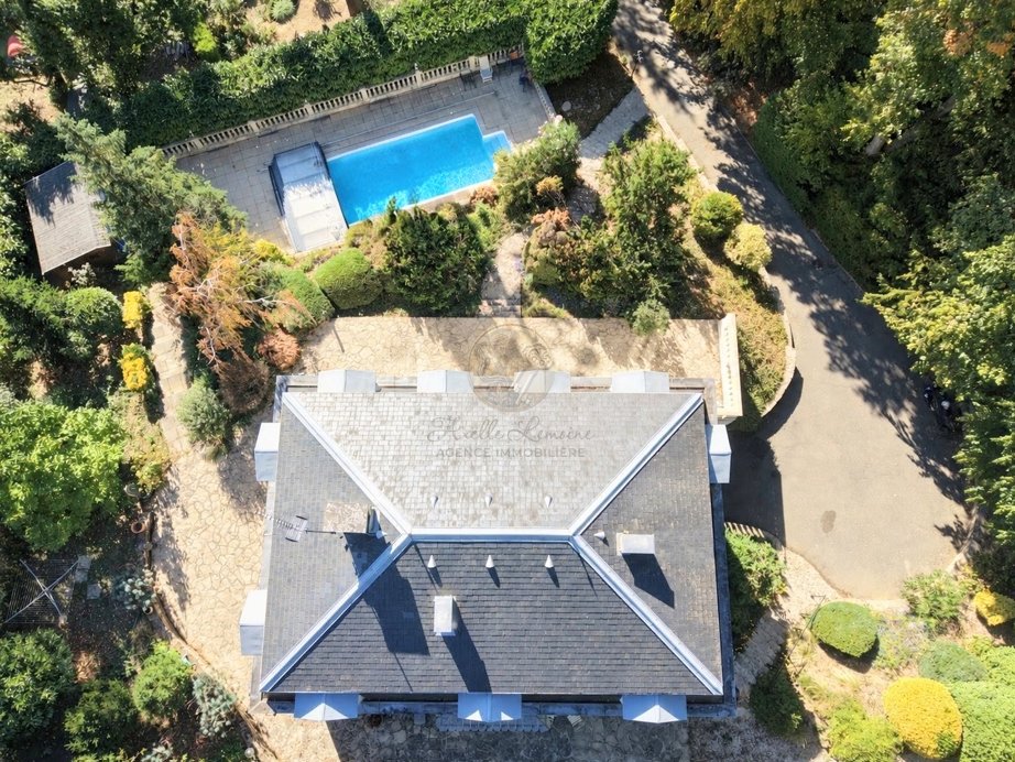 Estate in Charbonnieres-les-Bains, Auvergne-Rhône-Alpes, France 4 - 19021795