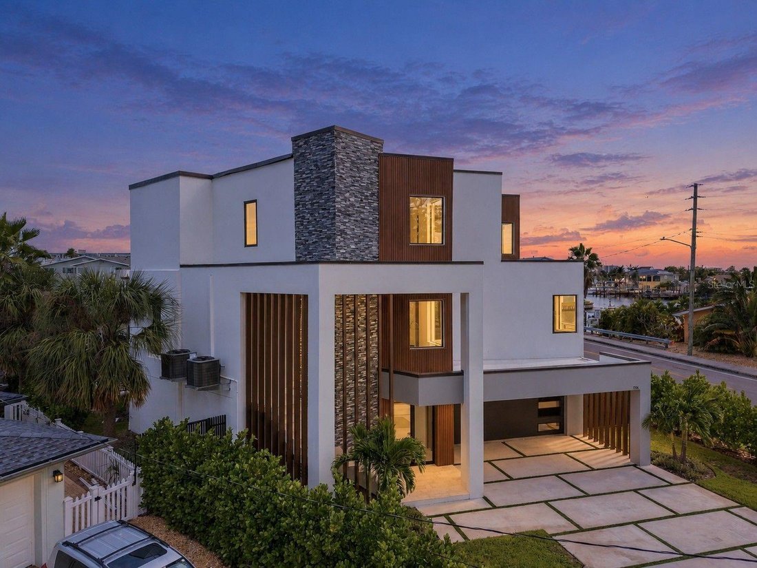 House in St. Petersburg, Florida, United States 1 - 19023918
