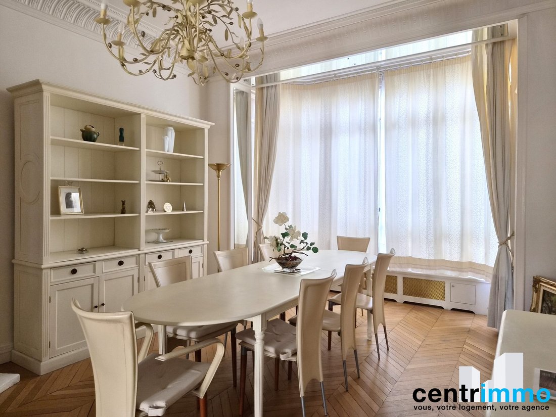 Apartment in Elysées-Madeleine, Paris 8e Arrondissement, Paris 2 - 19026757