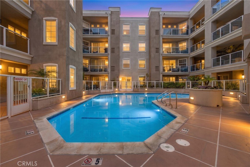 Condo in Signal Hill, California, United States 5 - 19024881