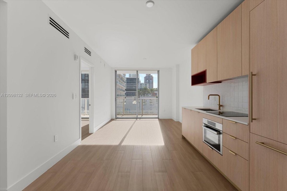 Condo in Miami, Florida, United States 1 - 19025072