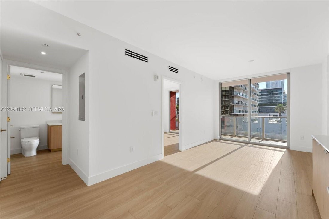 Condo in Miami, Florida, United States 4 - 19025072