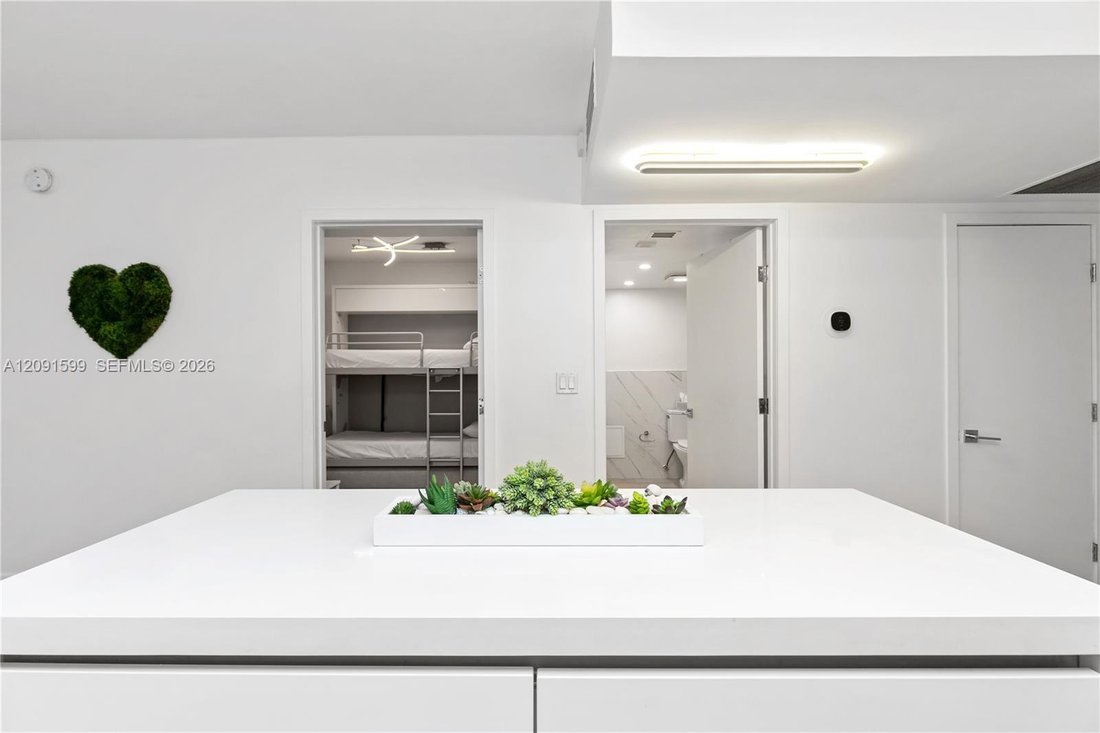 Condo in Miami Beach, Florida, United States 3 - 19024932