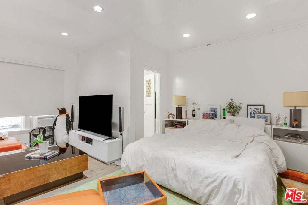 Los Angeles, California, United States 5 - 19020489