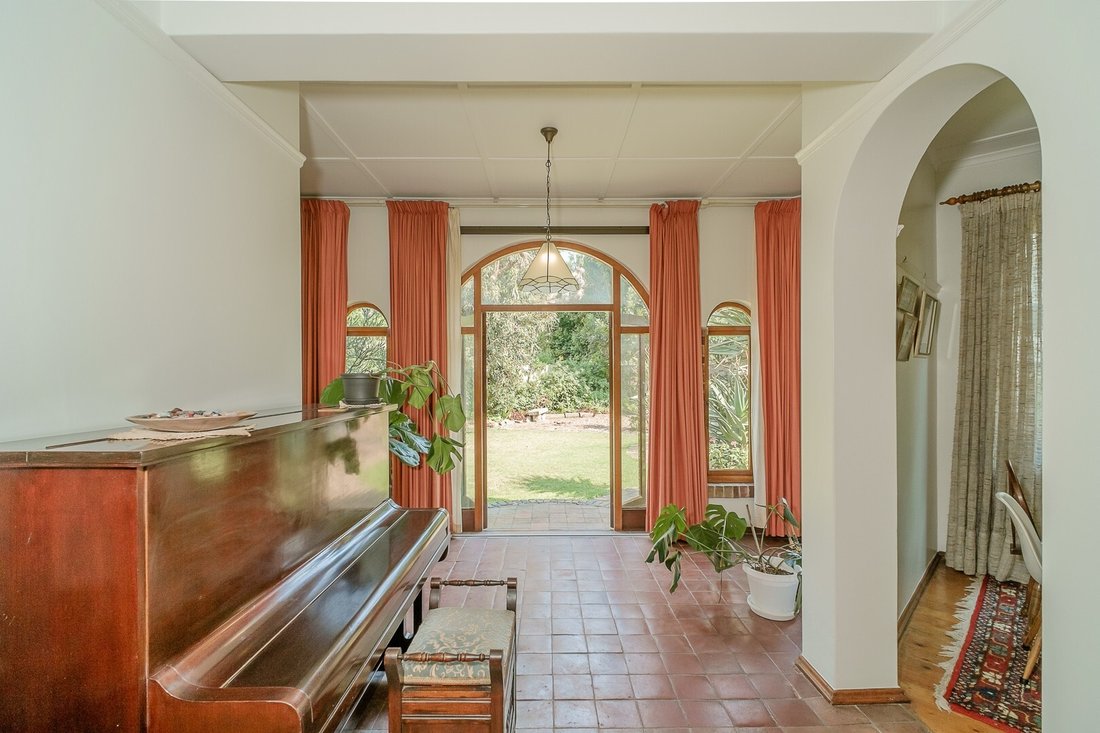 House in Pinelands, Southern Suburbs, Cape Town 5 - 19025403