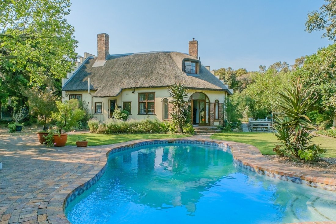 House in Pinelands, Southern Suburbs, Cape Town 1 - 19025403