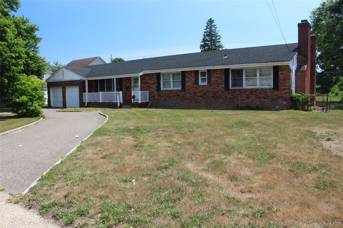 House in West Babylon, New York, United States 1 - 19020610