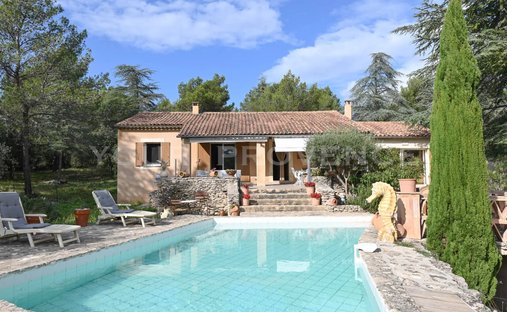 House in Cabrières-d'Avignon, Provence-Alpes-Côte d'Azur, France 1